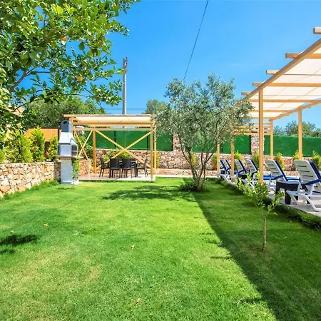 Villa Grando 1 *